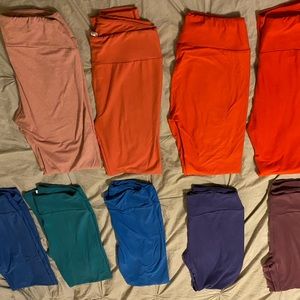 Bundle of 9 solid LuLaRoe OS leggings.